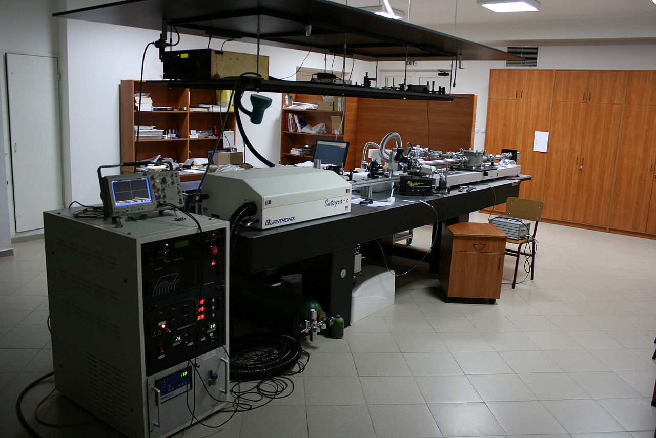 Optical research equipment on a laboratory workbench
