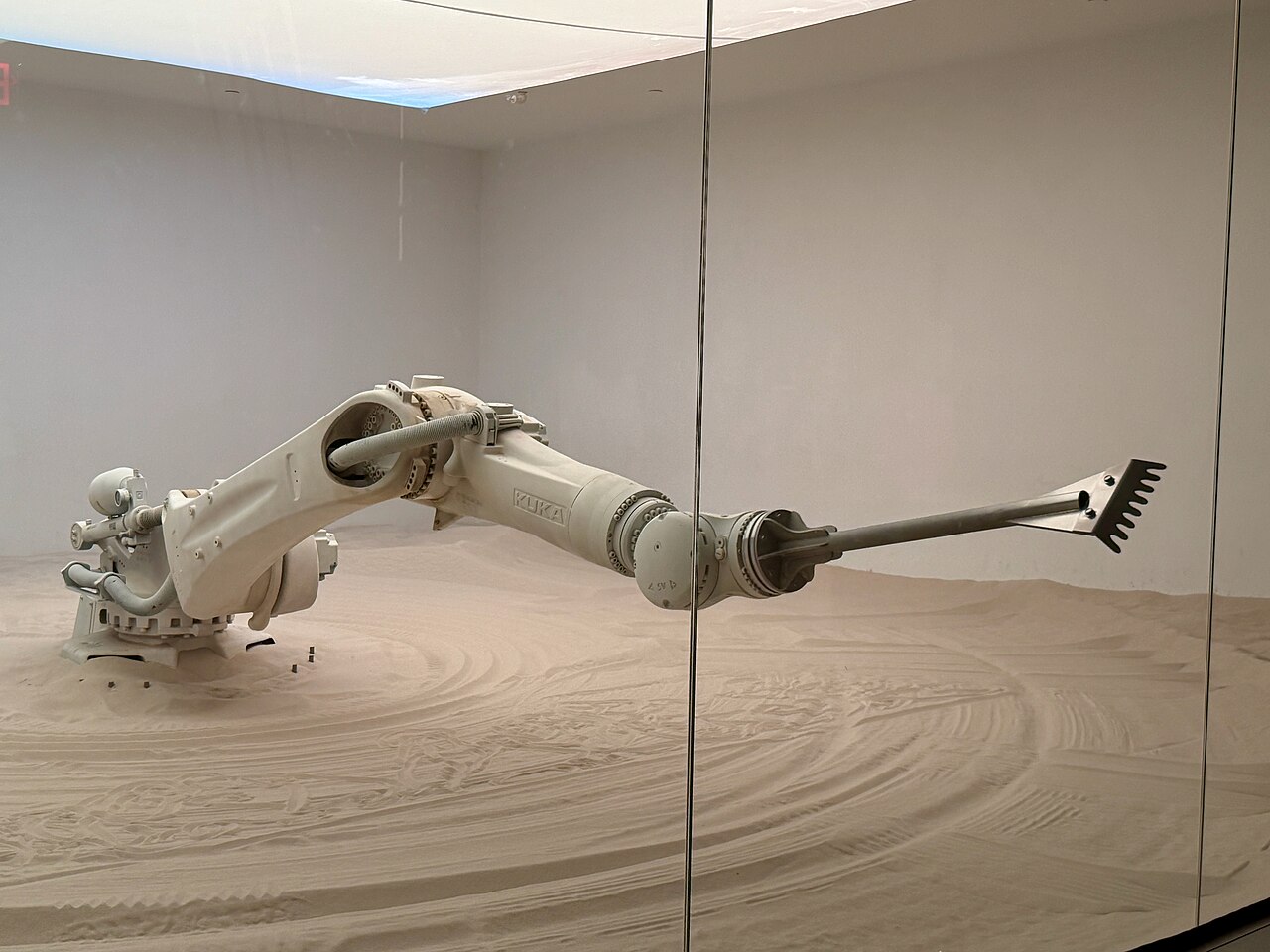 KUKA industrial robotic arm performing "The Beach" by Roy Nachum - 03