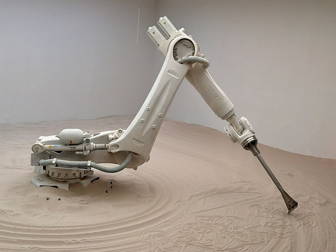 KUKA industrial robotic arm performing "The Beach" by Roy Nachum - 02